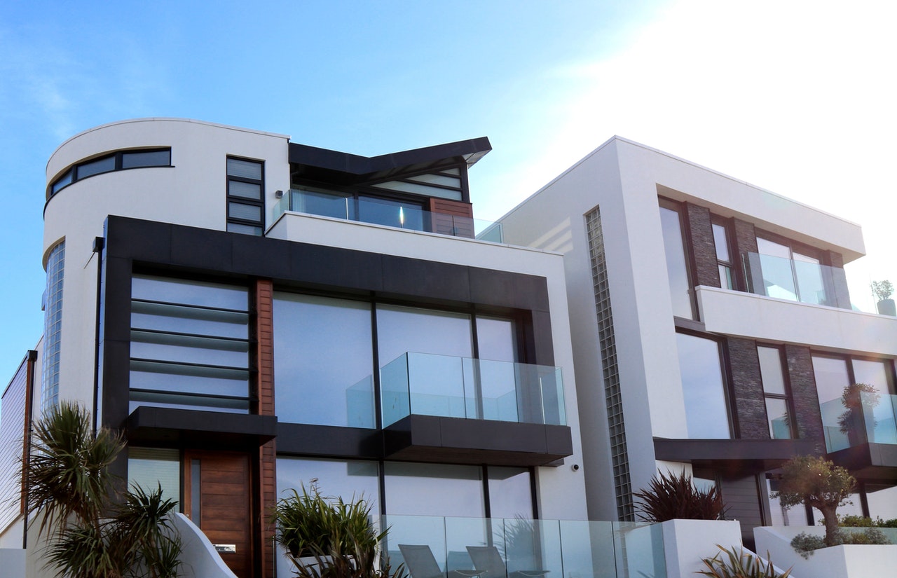 8 Benefits of Investing in Commercial Real Estate Property